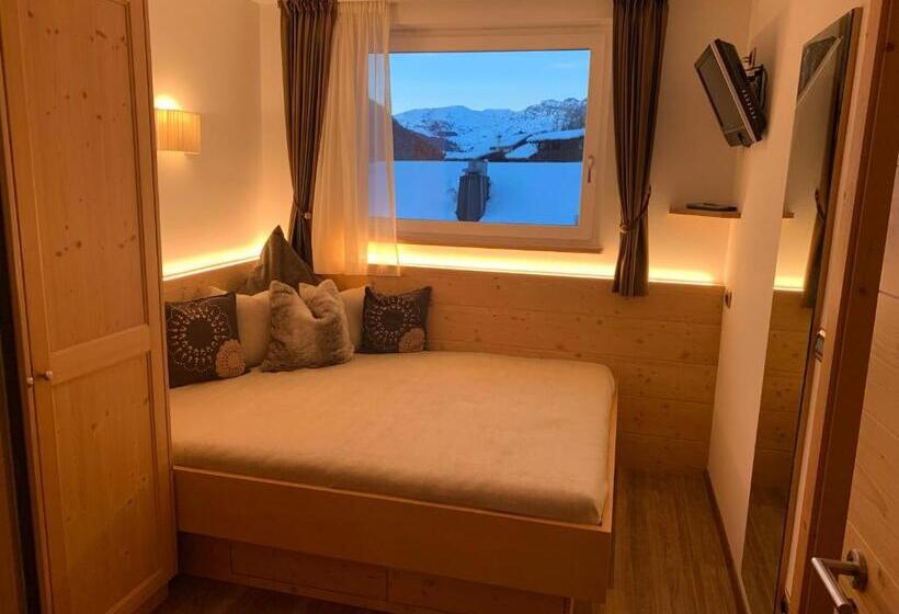 اتاق خانوادگی, Valpudra