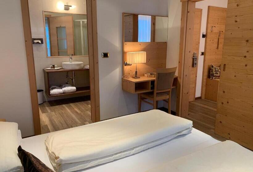 اتاق خانوادگی, Valpudra