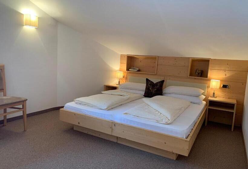 اتاق استاندارد با بالکن, Valpudra