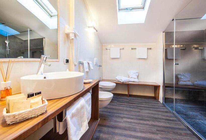 سوییت با چشمانداز کوه, Valpudra