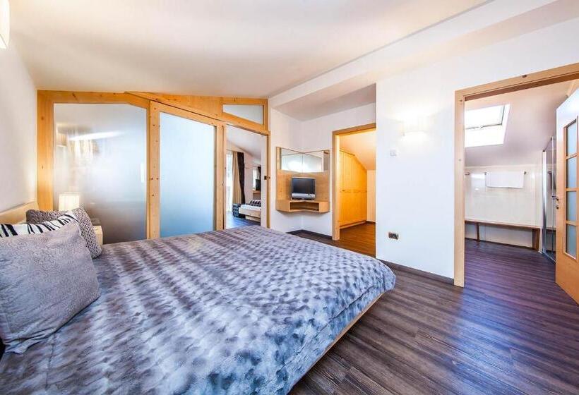 سوییت با چشمانداز کوه, Valpudra