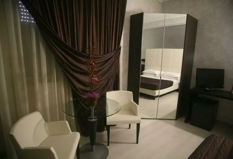 اتاق لوکس, Victoria