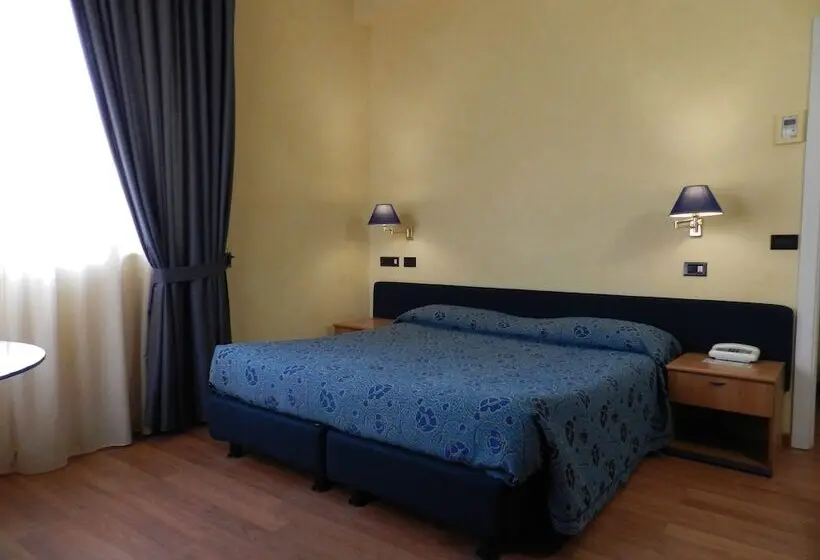 اتاق استاندارد سه نفره, Victoria