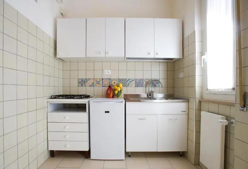 استودیو استاندارد با چشم‌انداز استخر, Ligure Residence