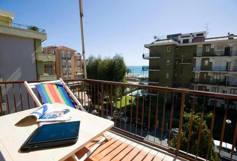 استودیو استاندارد با چشم‌انداز استخر, Ligure Residence