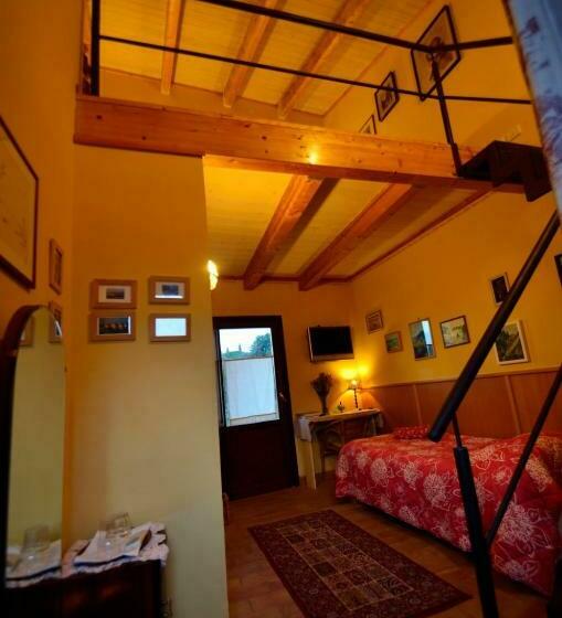 اتاق استاندارد سه تخته با چشم‌انداز, Manouche Osteria B&b