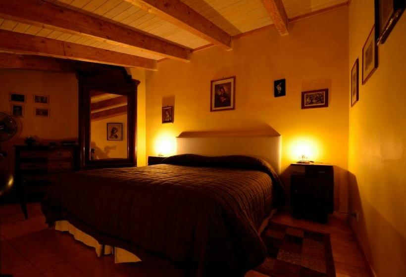 اتاق استاندارد سه تخته با چشمانداز, Manouche Osteria B&b