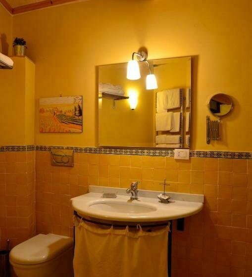 اتاق استاندارد سه تخته با چشم‌انداز, Manouche Osteria B&b