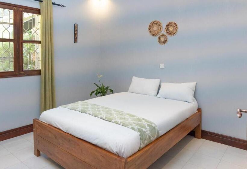 اتاق استاندارد با سرویس بهداشتی مشترک, Green Square Grove