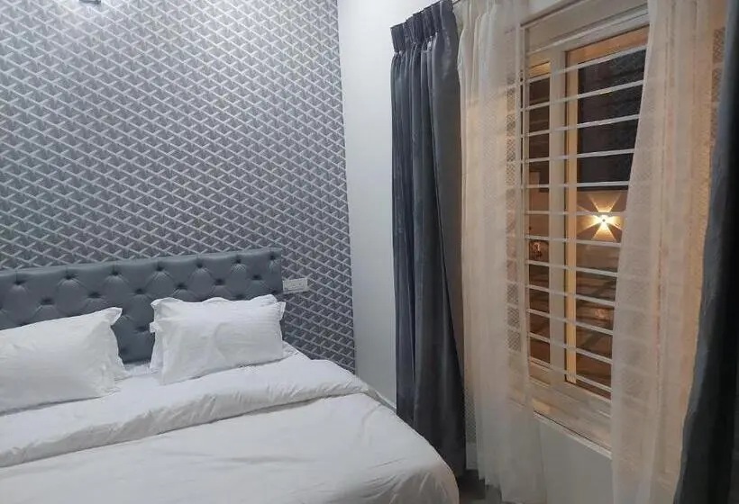 Perhehuone Puutarhanäkymä, Sapphire Stayss
