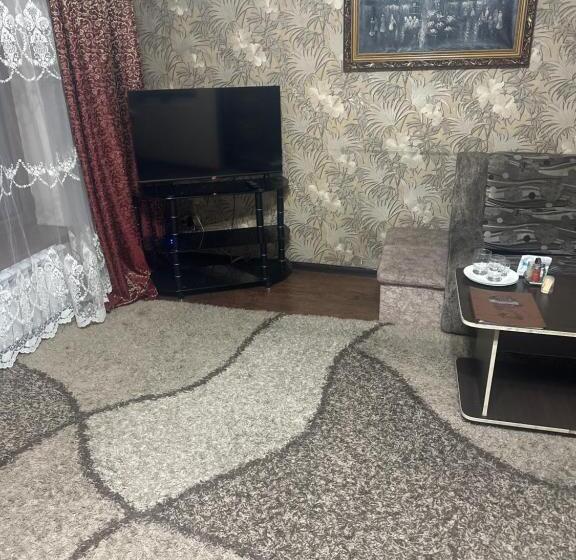 اتاق لوکس با بالکن, Tet A Tet