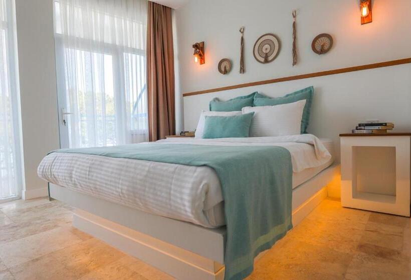 Семейный Номер, Mavi Cam Hotel Ayvalik