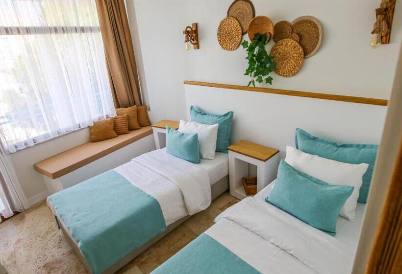 Семейный Номер, Mavi Cam Hotel Ayvalik