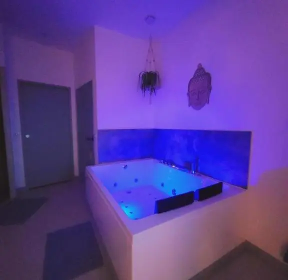 キングサイズベッドのデラックスルーム, La Promenade Suite & Spa