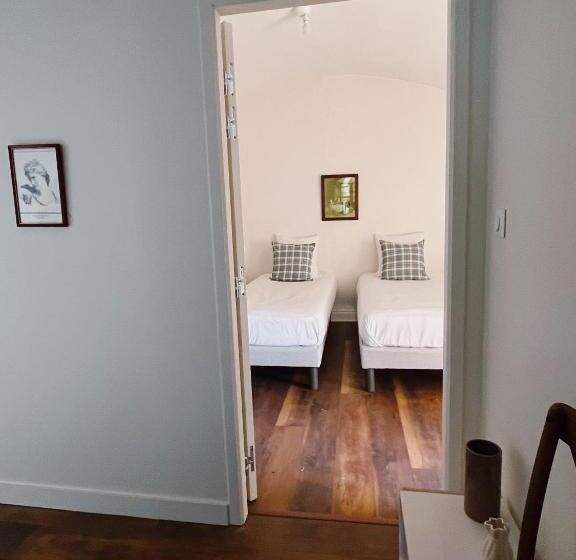 エコノミー４人部屋, Abbaye De Blanchelande