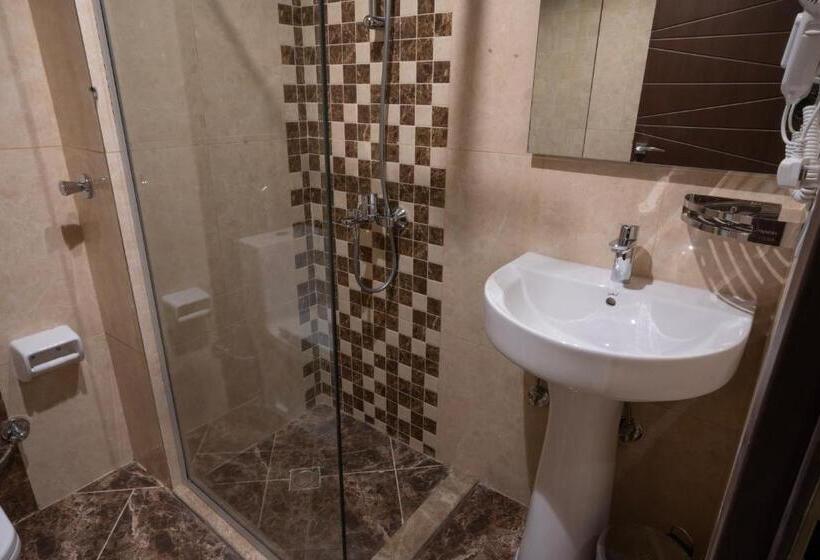 חדר סטנדרט, Karam