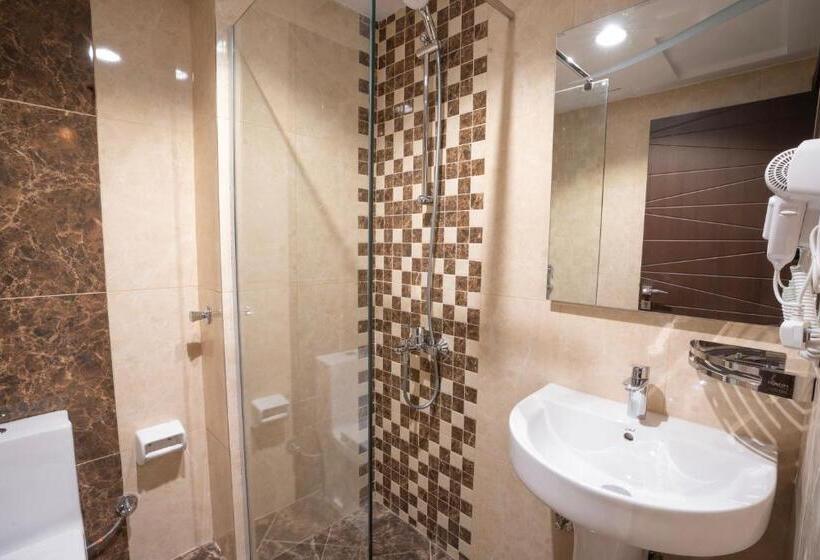 חדר סטנדרט, Karam