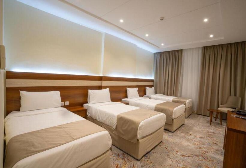 חדר קלאסי לארבעה, Karam