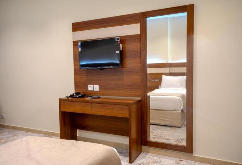 חדר קלאסי לארבעה, Karam