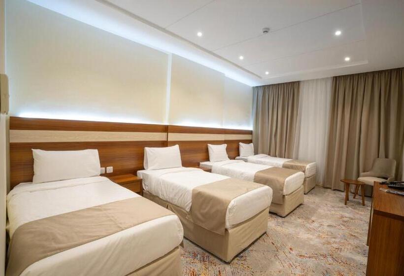 חדר קלאסי לארבעה, Karam