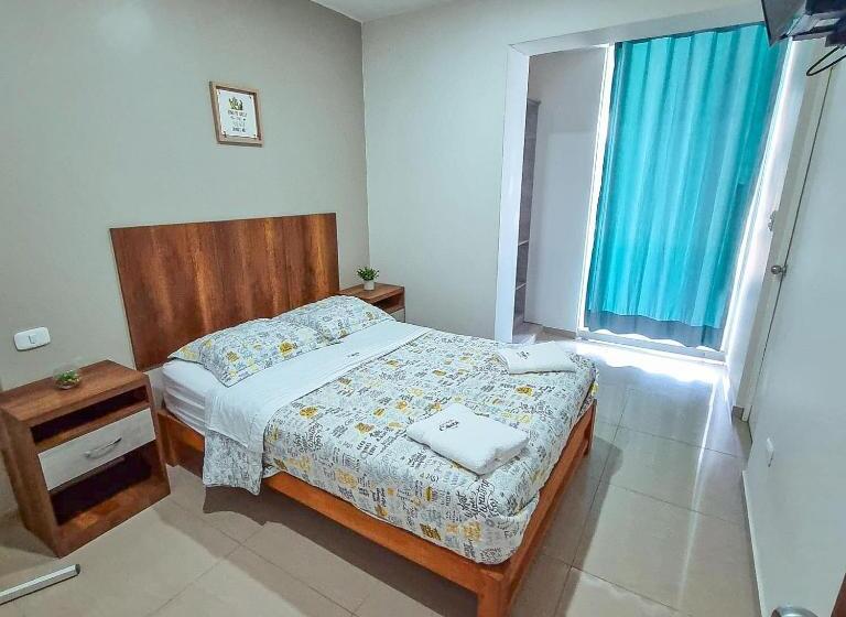 سوییت با چشم‌انداز استخر, Costa Sur