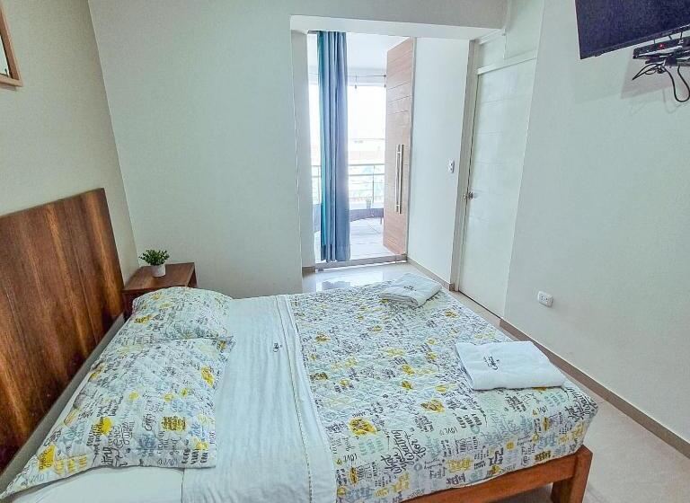 سوییت با چشم‌انداز استخر, Costa Sur