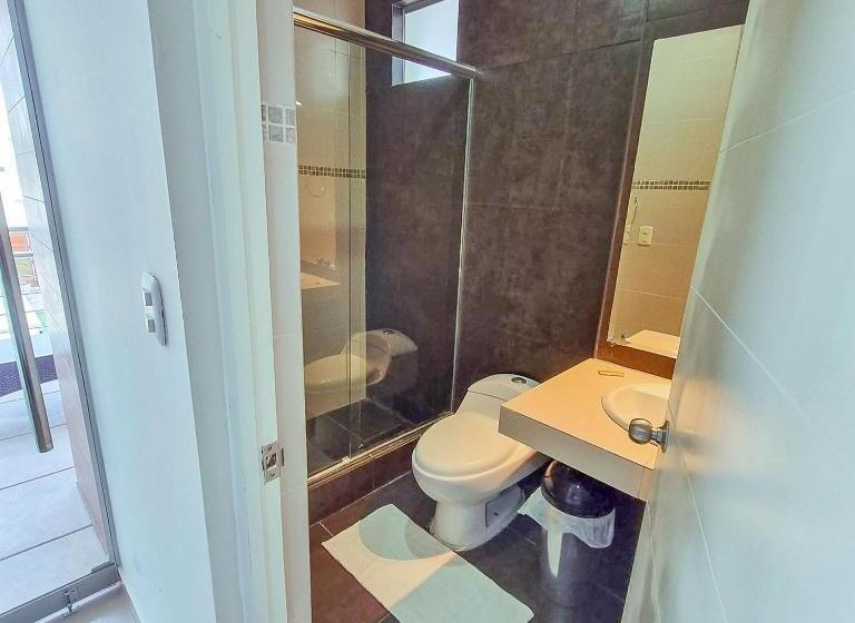 سوییت با چشم‌انداز استخر, Costa Sur