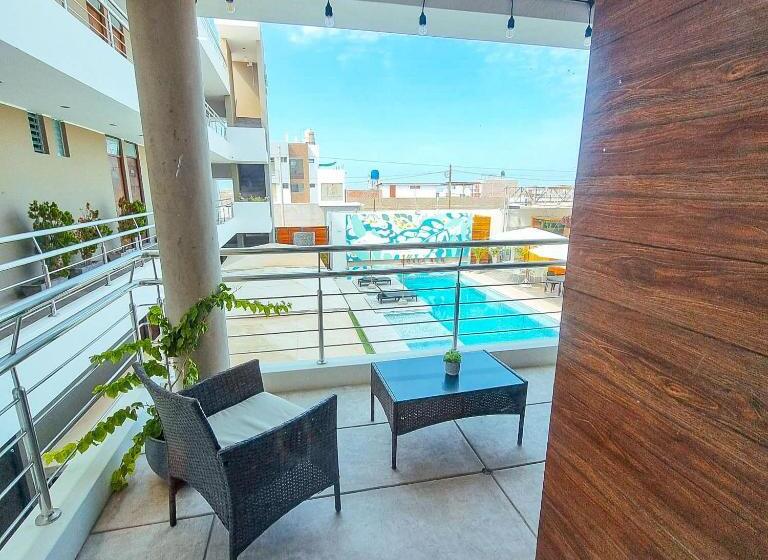 سوییت با چشم‌انداز استخر, Costa Sur