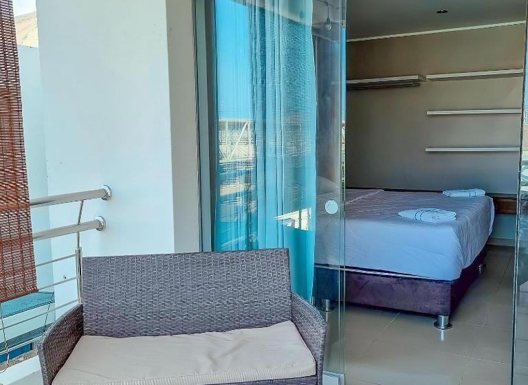 سوئیت با تخت بزرگ, Costa Sur