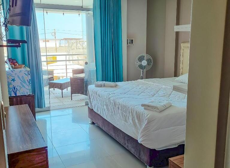 سوئیت با تخت بزرگ, Costa Sur