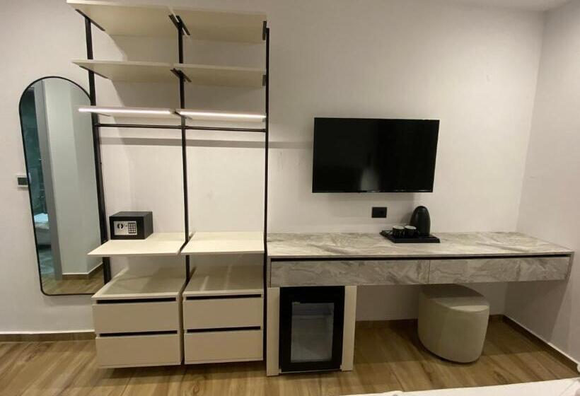 豪华三人间, Resol Hotel 2