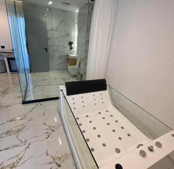 سوییت با چشم‌انداز دریا, Resol Hotel 2