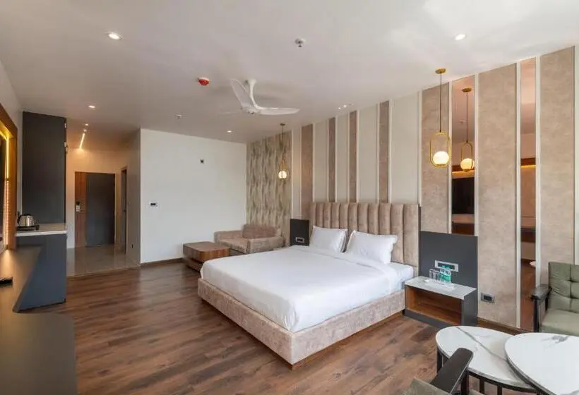 バルコニー付きジュニアスイート, The Chail Resort, Chail