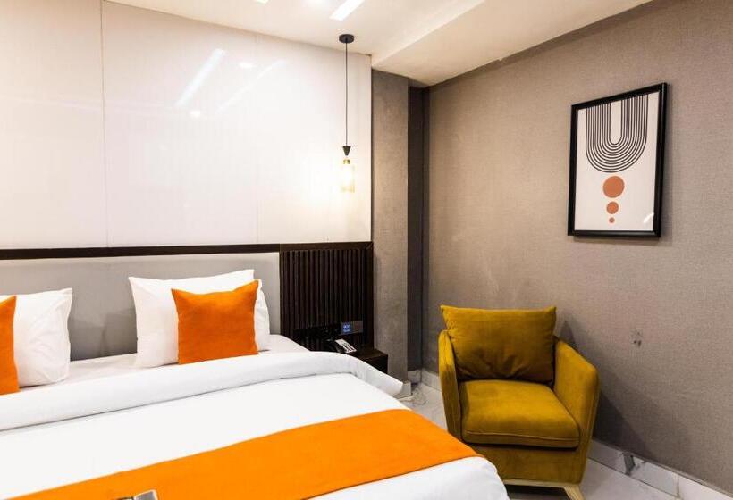 اتاق لوکس سه تخته, Bon Hotel Nest Garki Ii