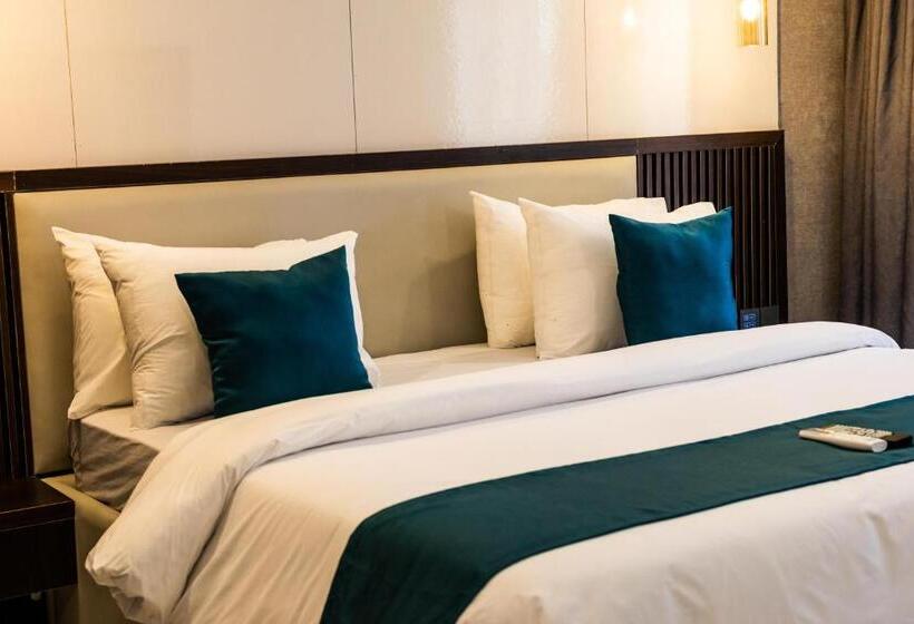 سوییت جونیور, Bon Hotel Nest Garki Ii