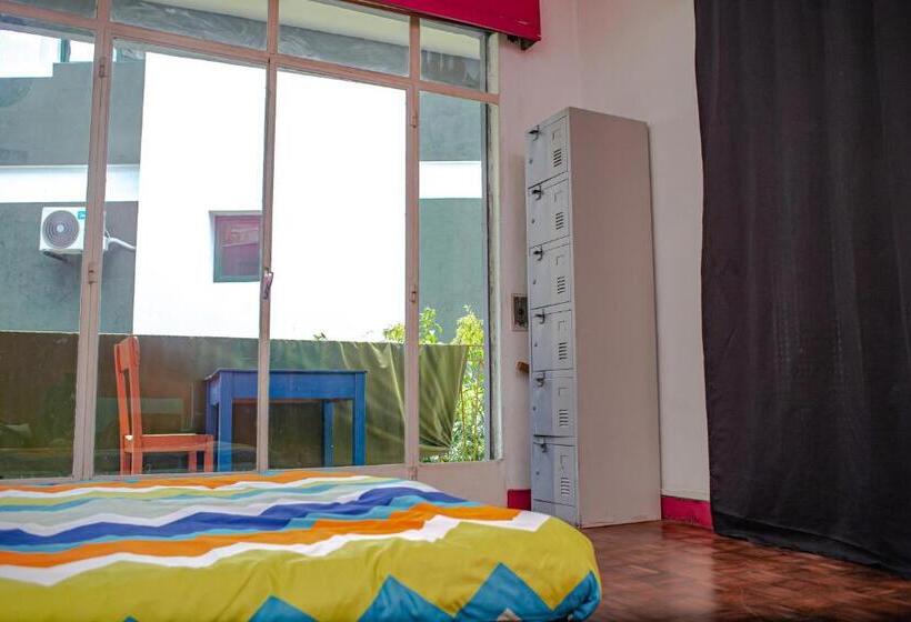 اتاق استاندارد با بالکن, Madagascar Underground