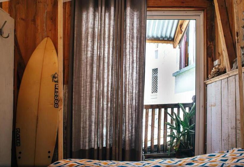 بانگلوی استاندارد, Madagascar Underground