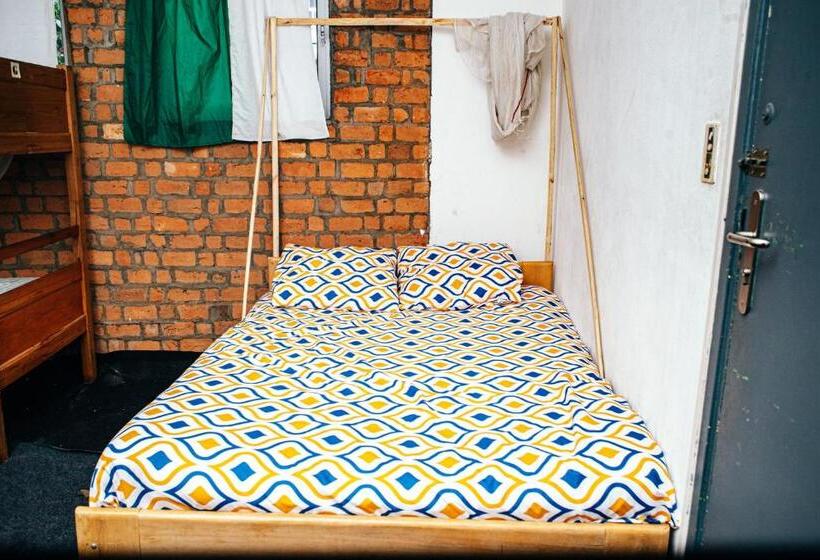 سوییت خانوادگی, Madagascar Underground