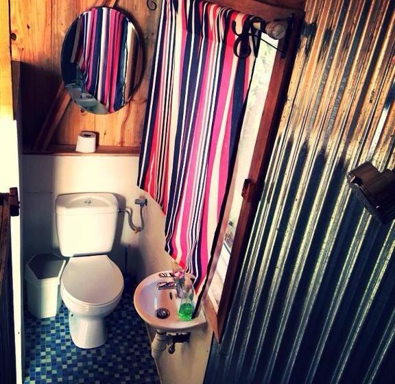 بانگلوی استاندارد, Madagascar Underground