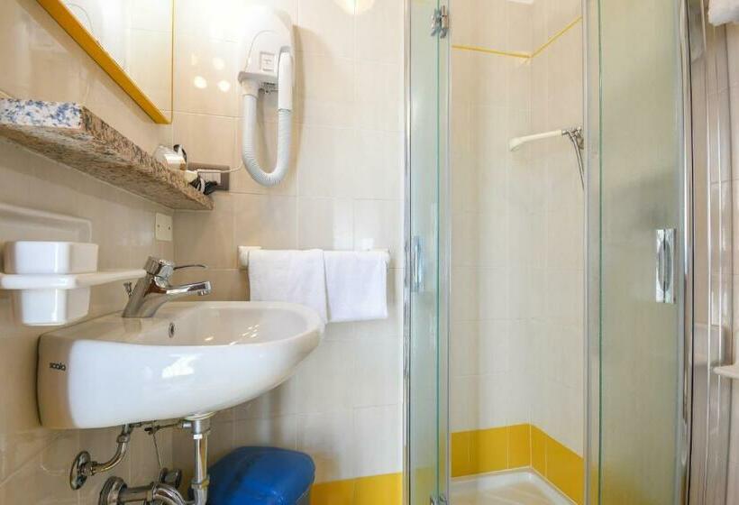 Номер Стандарт Трехместный, Camere America B&b