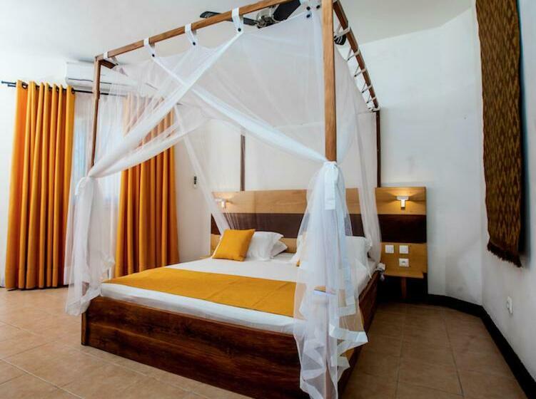 بانگلوی استاندارد, Antsanitia Resort