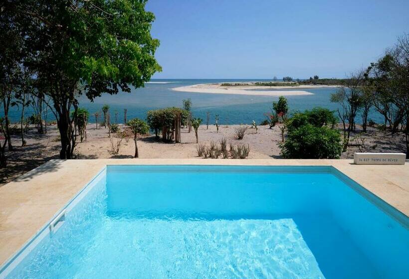 سوییت جونیور با چشمانداز دریا, Antsanitia Resort