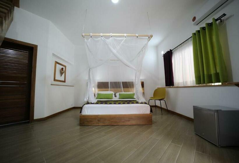 اتاق خانوادگی با چشمانداز باغ, Antsanitia Resort