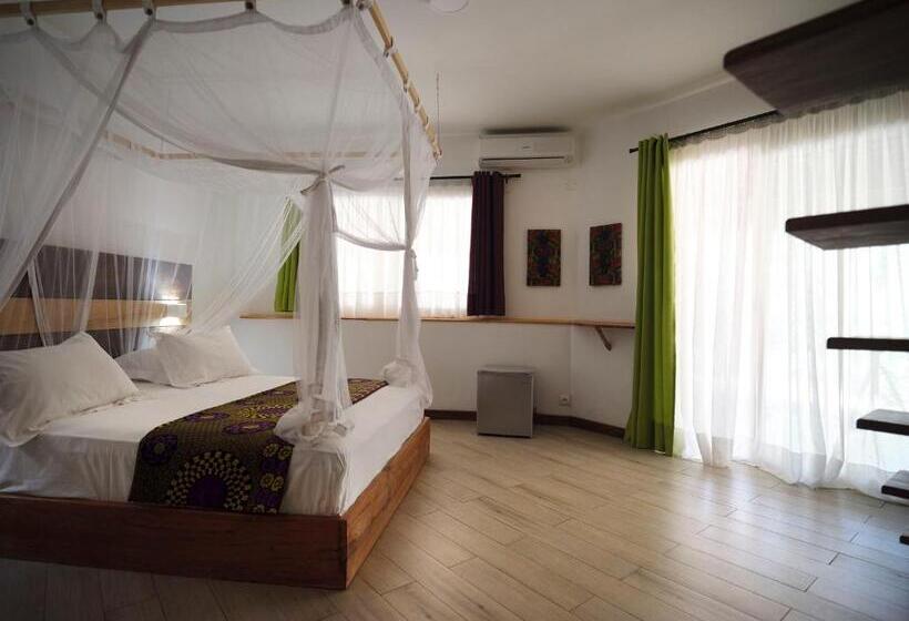 اتاق خانوادگی با چشمانداز باغ, Antsanitia Resort