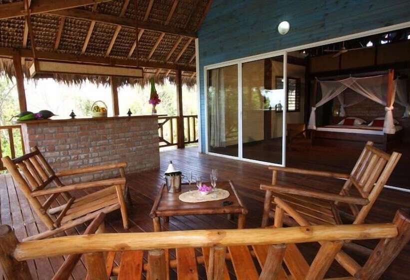 سوییت جونیور با چشمانداز دریا, Antsanitia Resort