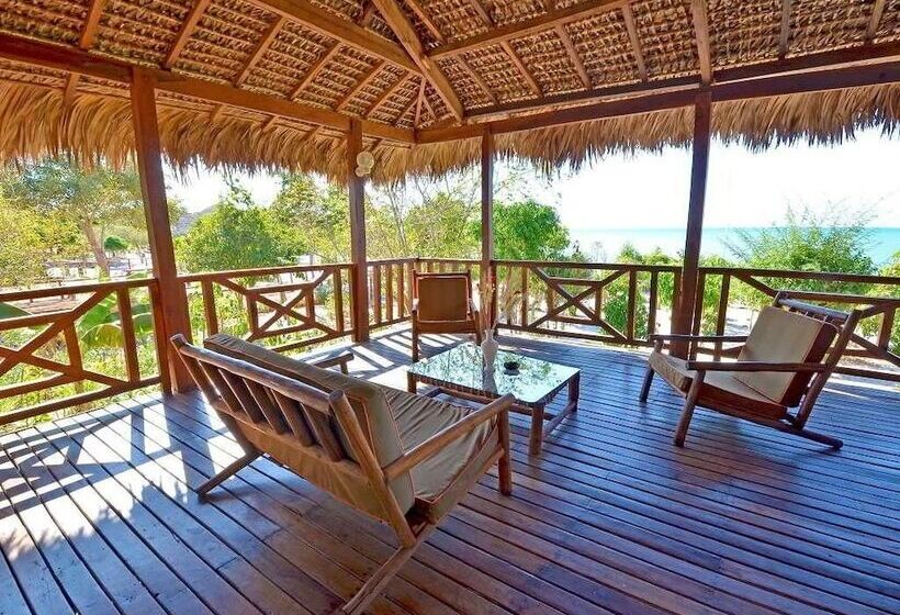 سوییت جونیور با چشمانداز دریا, Antsanitia Resort