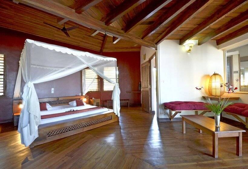 سوییت سینیور با چشمانداز دریا, Antsanitia Resort