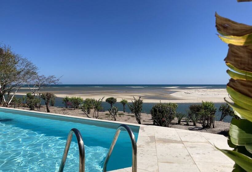 سوییت سینیور با چشمانداز دریا, Antsanitia Resort