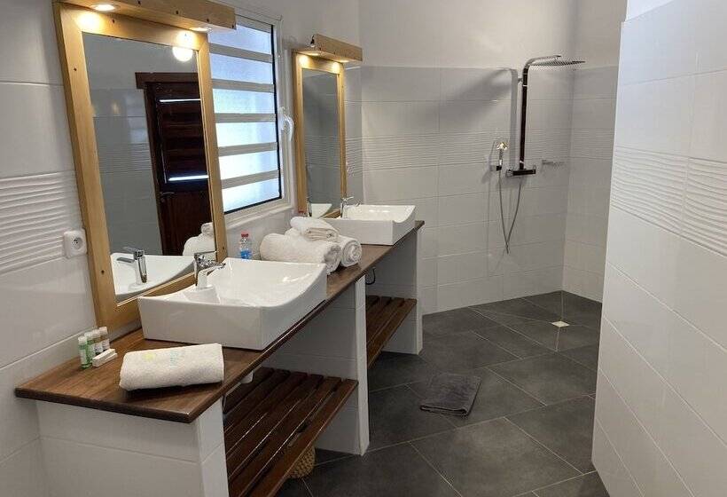 سوییت سینیور با چشمانداز دریا, Antsanitia Resort