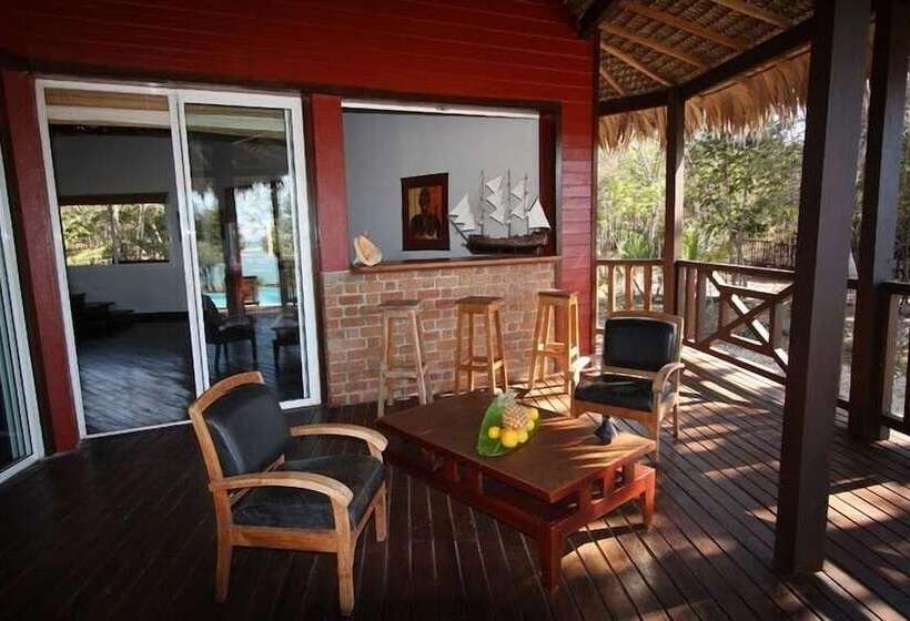 ویلا پریمیوم 1 خوابه, Antsanitia Resort